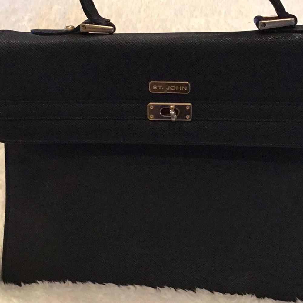 🎉🎉🎉HOST PICK🎉🎉🎉🎉  St. John Black Leather Bag w/ Gold Hardware - Picture 2 of 10